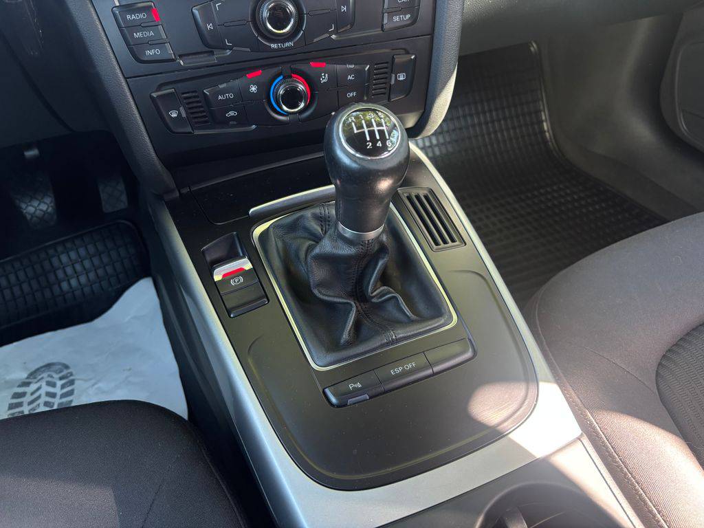 Audi A4 1.8TSi/2010/S.KNIHA-MAN6-2.MAJ