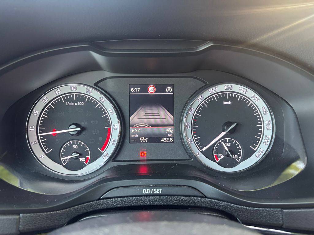 Škoda Karoq 2.0TDI.Sportline.MAN6.TAŽNÉ.ZÁRUKA12