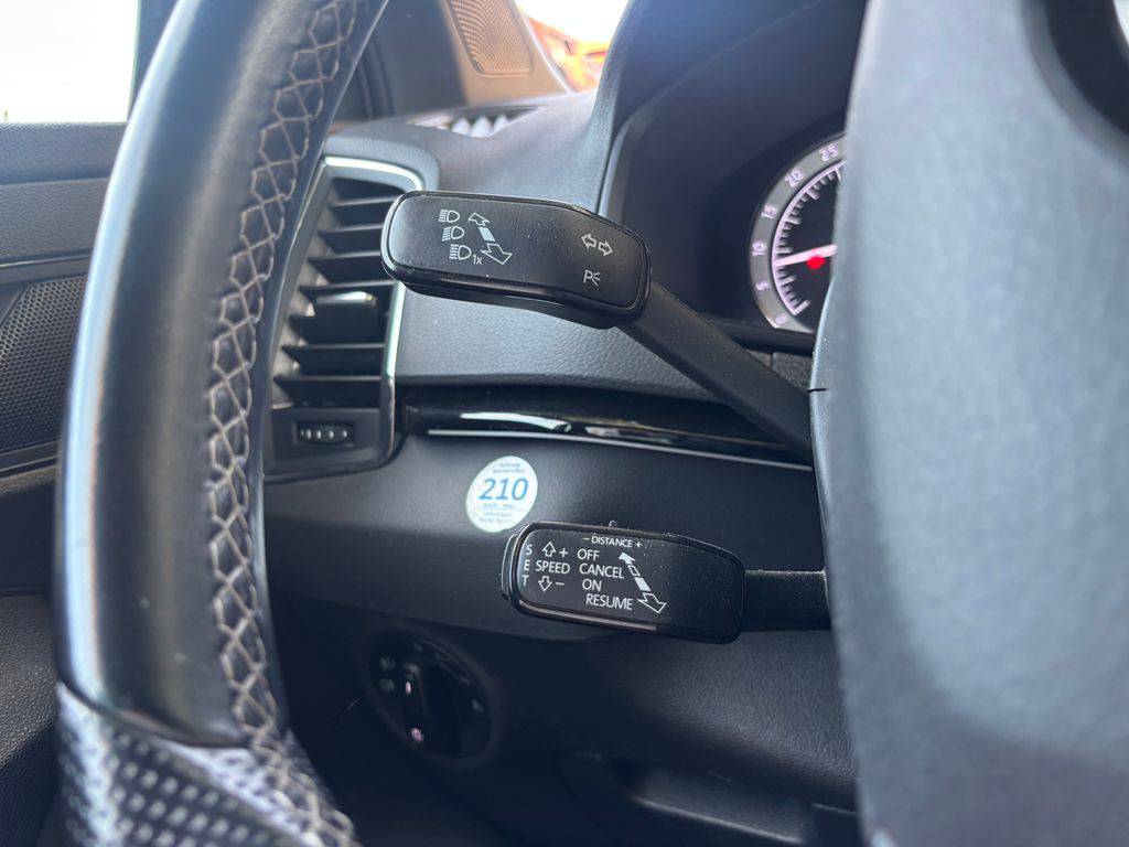 Škoda Karoq 2.0TDI.Sportline.MAN6.TAŽNÉ.ZÁRUKA12