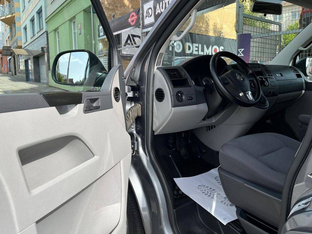 Volkswagen T5 Transporter 2.0TDI/103kW2010/CZ/8MÍST/1.MA
