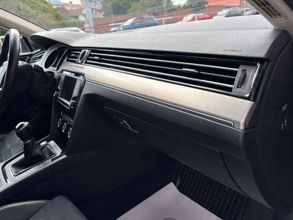 Volkswagen Passat 2.0TDI-140KW/HIGLINE-TAŽNÉ.MANUÁL